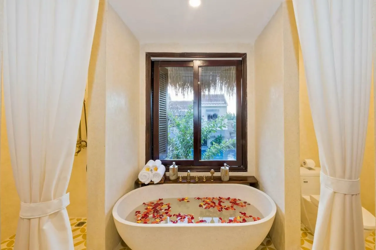 Zest Resort & Spa Хойан 4*,